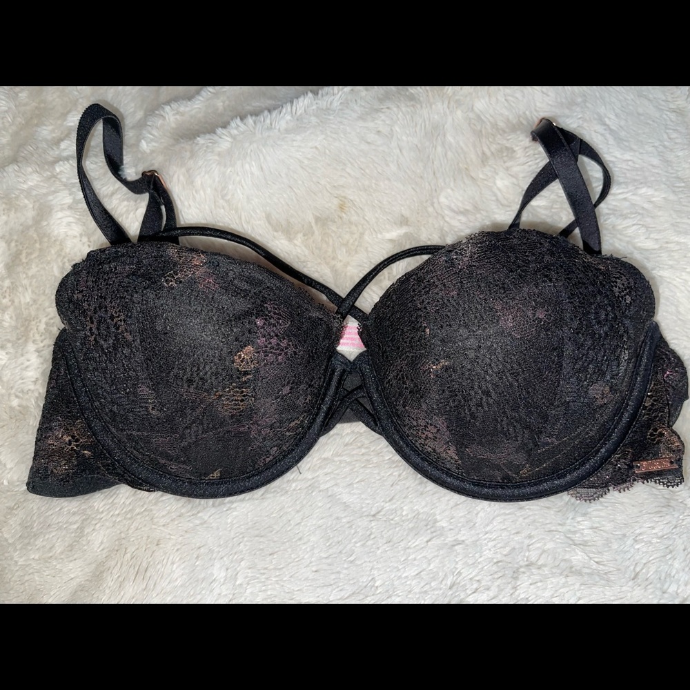 (NEW WITH TAGS) Black Victoria’s Secret lace bra (34B)